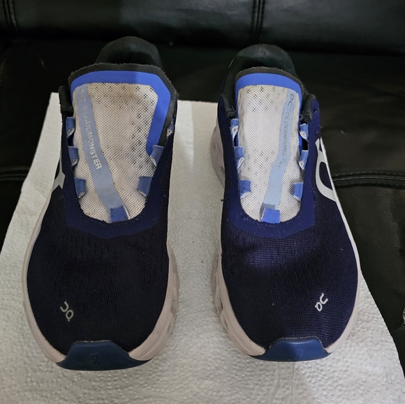 On sneakers - Picture 5 of 9